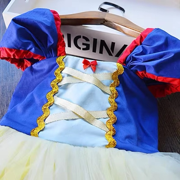 Snow White Dress multiple sizes - Picture 4 of 13